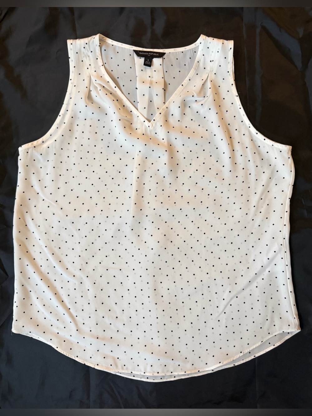 Banana Republic White Polka Dot V-Neck Sleeveless Camisole